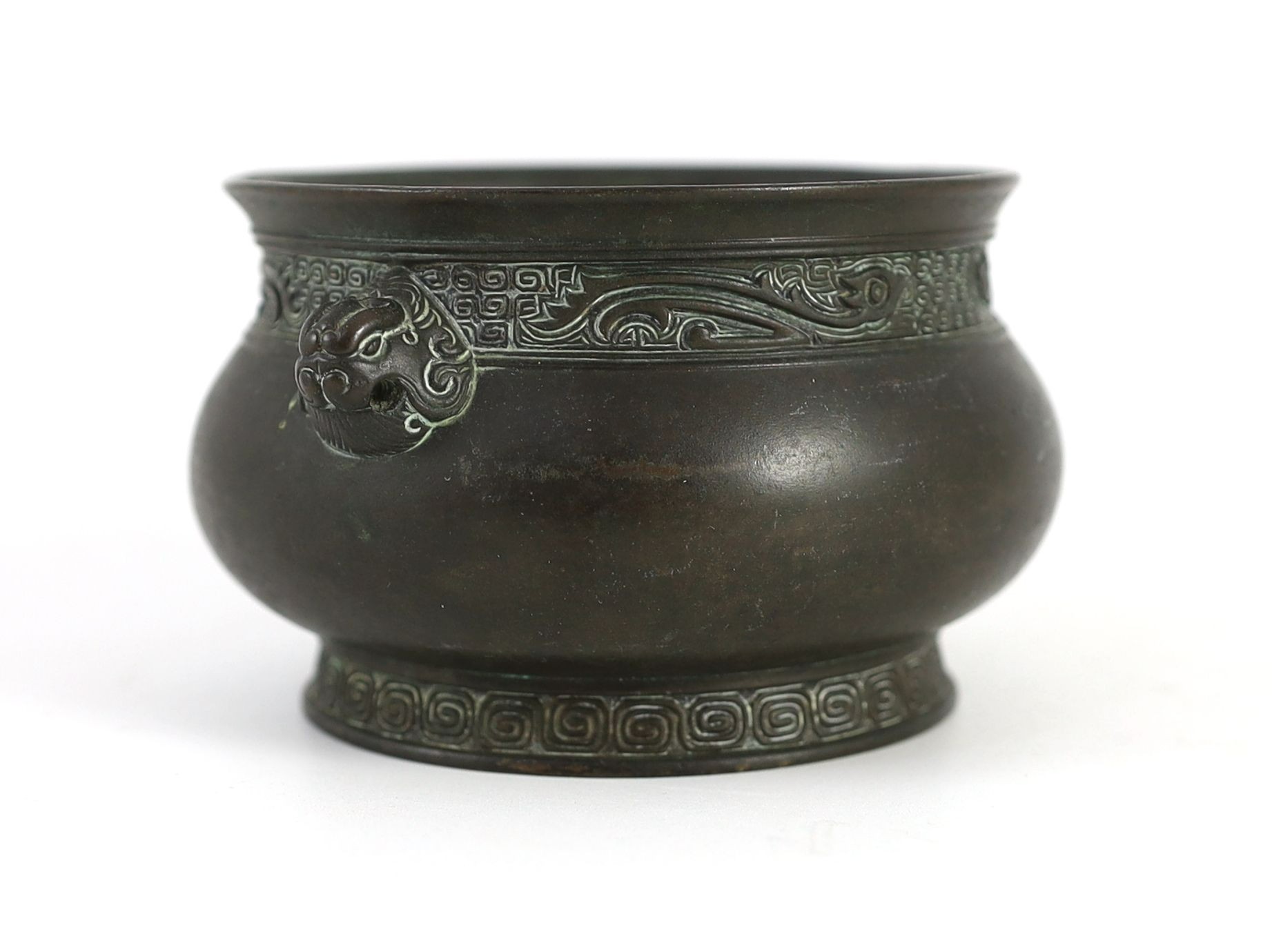 A Chinese archaistic bronze censer, gui, 17th/18th century, 11.2 cm wide